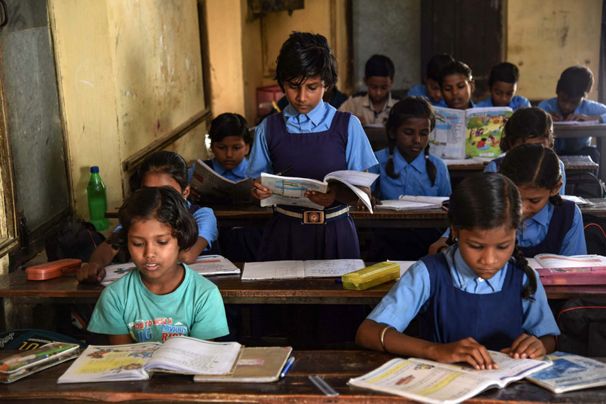 अपने बच्‍चों को सरकारी स्‍कूल में पढ़ाते हैं ये 3 बड़े अधिकारी, ये है वजह |  many IAS IPS officer childrens in government school – News18 हिंदी