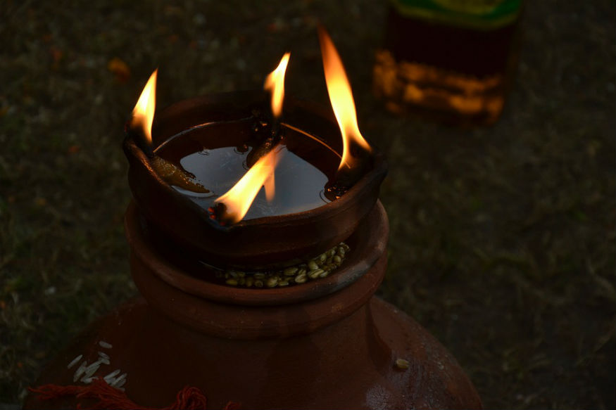 आमवस्या की रात घी जलाकर कर लिया ये काम, तो हो जाएंगे मालामाल