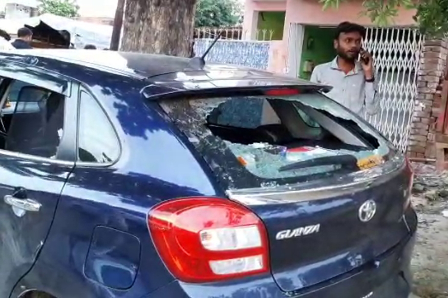 दो दर्जन से ज्यादा कारों में की तोड़फोड़