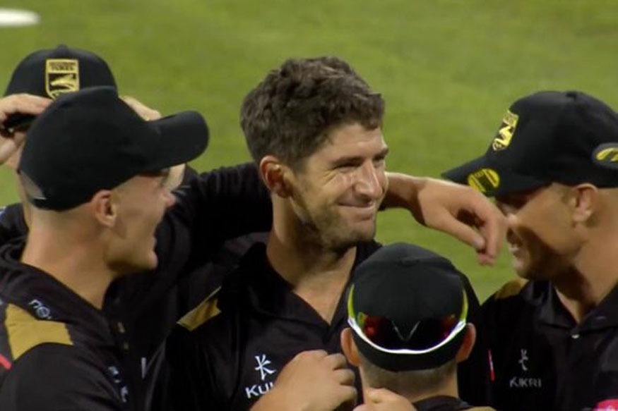 colin ackermann, t20 bowling world record, Leicestershire captain, vitality blast, t20 best bowling, birmingham bears, colin ackermann bowling, कोलिन एकरमैन, वाइटैलिटी ब्लास्ट, टी20 बॉलिंग रिकॉर्ड, लीसेस्टरशायर, बर्मिंघम बीयर्स, टी20 बेस्ट बॉलिंग