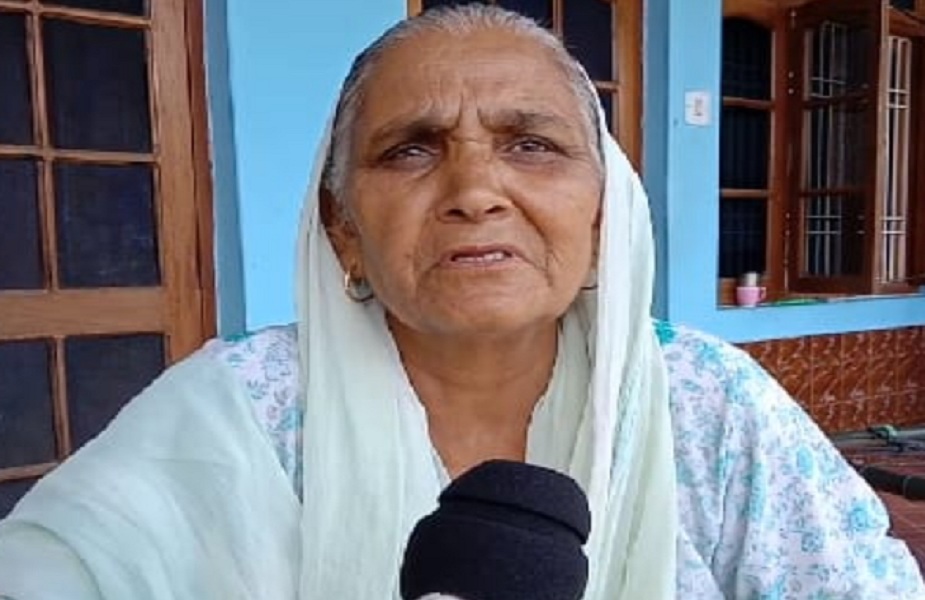 मां ने कहा शहीद बेटे के नाम पर बनने वाली सड़क का निर्माण उनकी जिंदगी का है आखिरी सपना