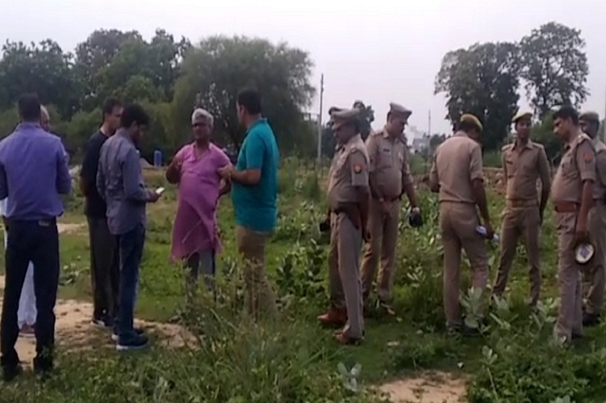 up news, lucknow, land dispute, ex minister, ex dgp, sp, उत्तर प्रदेश, लखनऊ, ज़मीन विवाद, पूर्व मंत्री, पूर्व डीजीपी, सपा