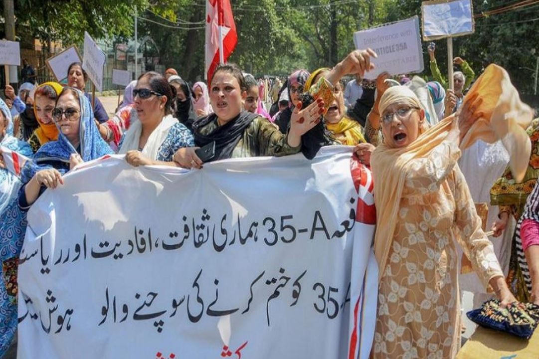 kashmir live update, pakistan media, pakistan occupied kashmir, article 370 scrapped, jammu & kashmir reaction, कश्मीर लाइव अपडेट, पाकिस्तान मीडिया, पाकिस्तान अधिकृत कश्मीर, आर्टिकल 370 खत्म, जम्मू कश्मीर स्पेशल