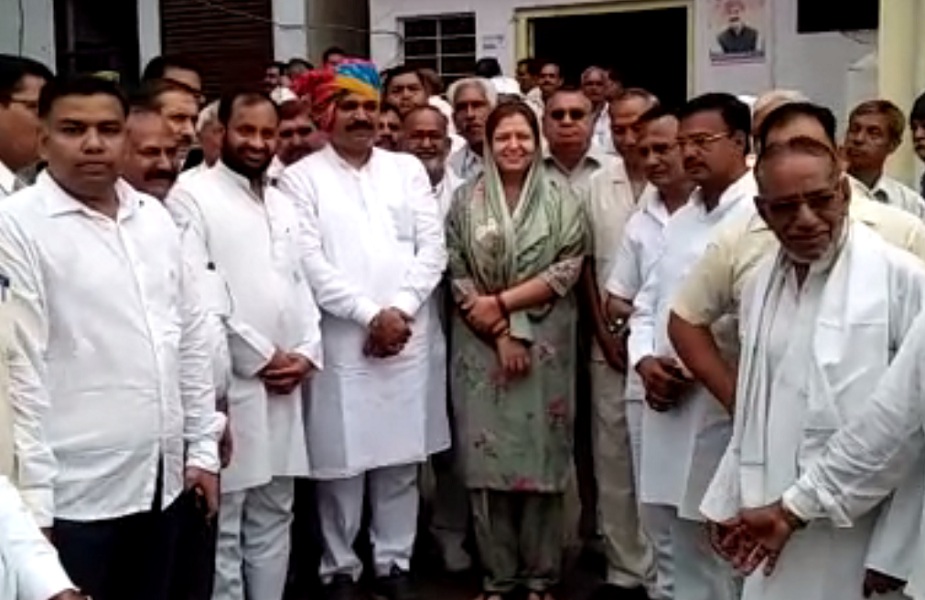 सफिया खान ने कश्मीर में आर्टिकल 370 हटाए जाने को असंवैधानिक बताया