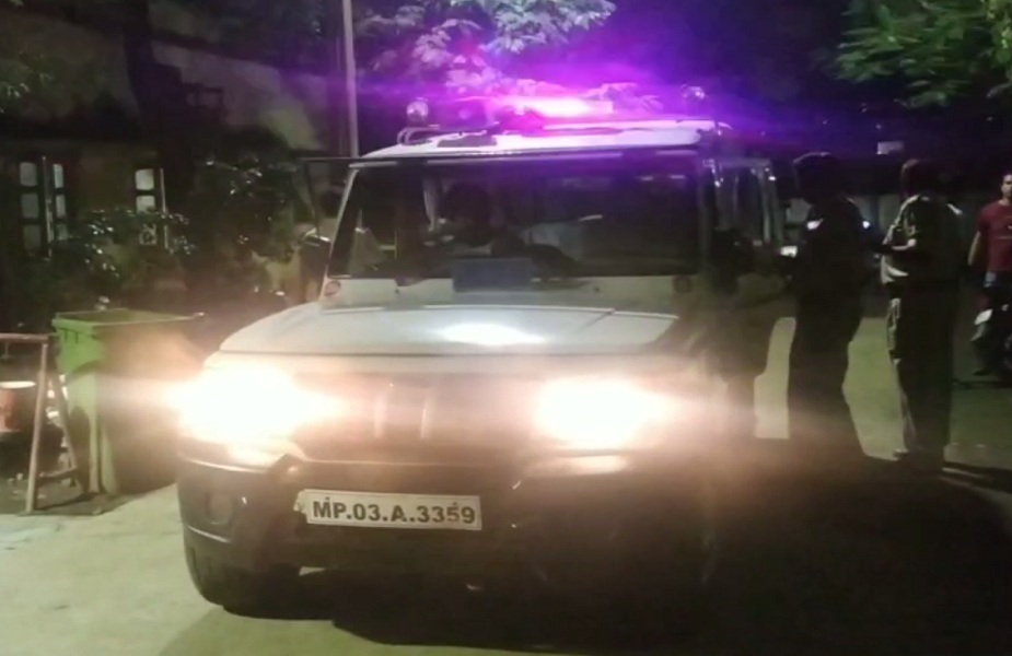 एयर होस्टेस बनने का सपना देख रही युवती ने चुराए वाहन