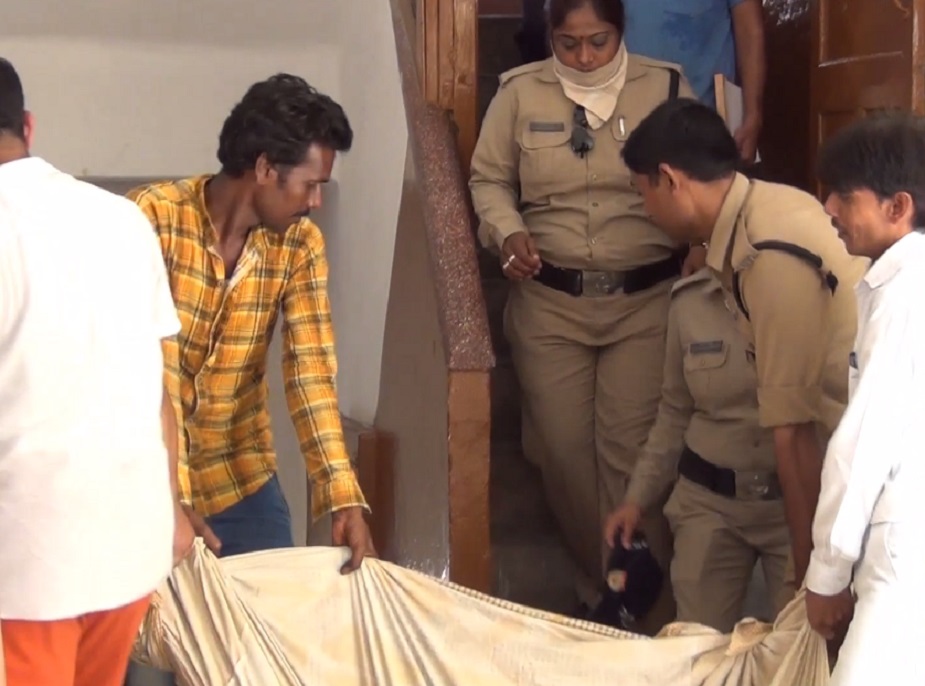rishikesh suicide, ऋषिकेश के त्रिवेणी घाट पर स्थित सिंधी धर्मशाला के एक कमरे से सुबह एक युगल की लाशें मिलने से हड़कंप मच गया.