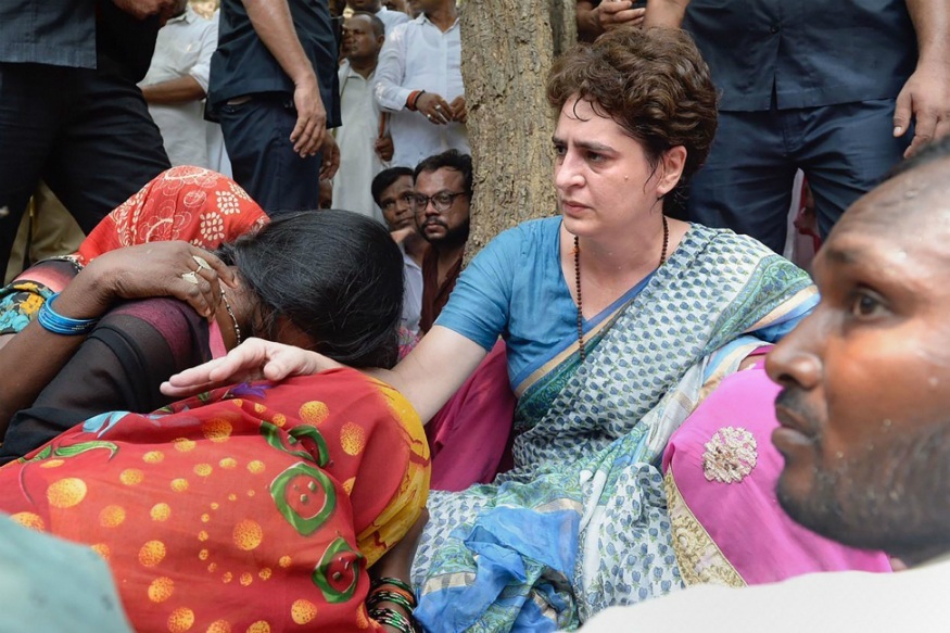 Priyanka - पीड़ितों को उनका हक दिलाने सोनभद्र जा रही हैं प्रियंका गांधी