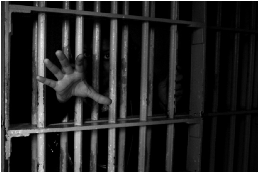 सब-इंस्पेक्टर ने आरोपी को दी थर्ड डिग्री, फिल्म 'विसरानिया' की दिलाई याद