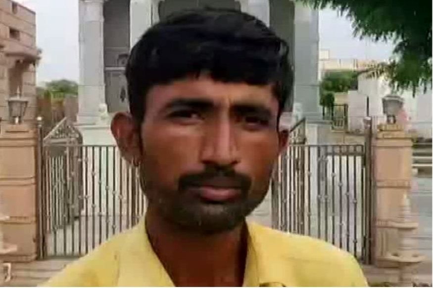 This is the modern shravan son-यह है आधुनिक श्रवण बेटा