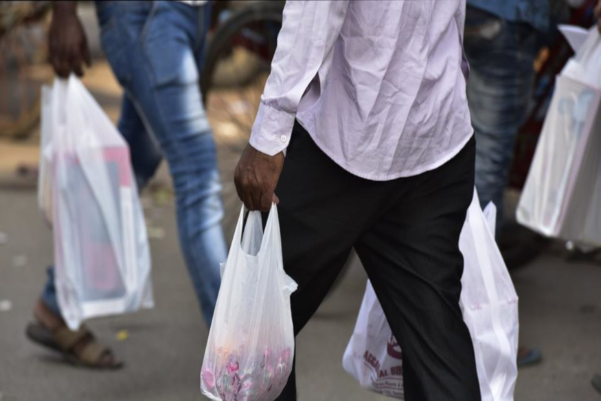 chhattisgarh, raipur, Raipur railway station, raipur drm, Indian railway, swachh bharat abhiyan, swachh bharat abhiyan in indian railway, polythene ban in Raipur railway station, no polythene in raipur railway station, छत्तीसगढ़, रायपुर, रायपुर रेलवे स्टेशन, रायपुर डीआरएम, रायपुर रेलवे स्टेशन में पॉलीथिन बैन, सिंगल यूज पॉलीथिन बैन, नो पॉलीथिन इन रायपुर रेलवे स्टेशन