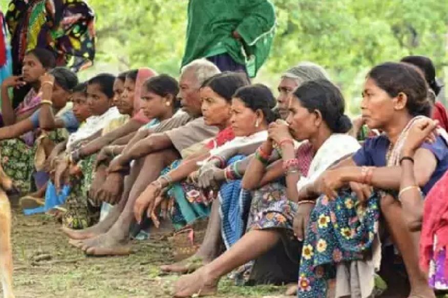 News - नियमों की अनदेखी कर आदिवासी ज़मीनों का नामांतरण किया गया