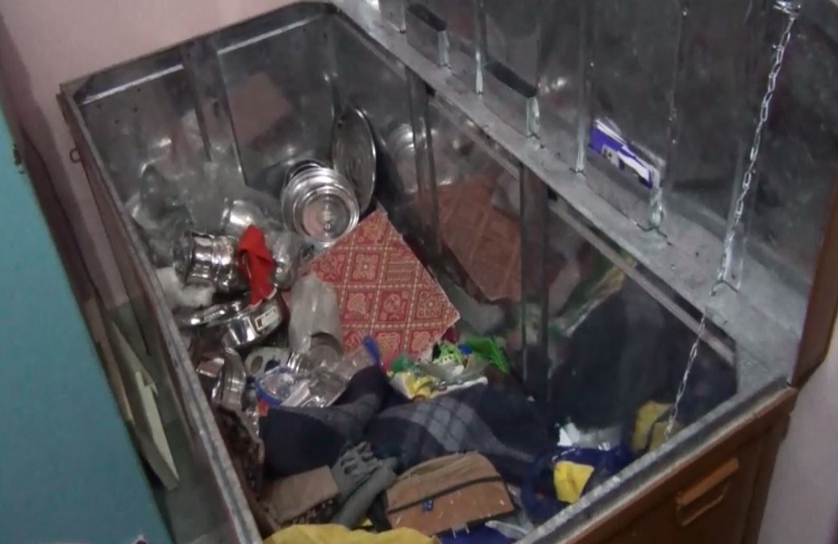 चोरों ने घर में रखे संदूके के ताले तोड़ ज्वैलरी और नकदी पर किया हाथ साफ