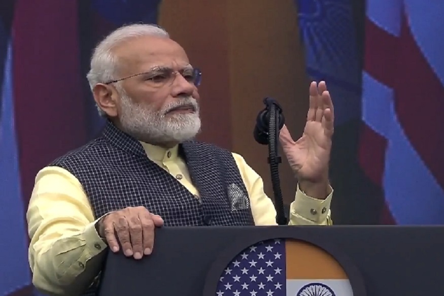 क्यों पीएम की एक आवाज पर भारतीय सांसदों के लिए खड़े हो गए NRG स्टेडियम में लोग क्यों पीएम की एक आवाज पर भारतीय सांसदों के लिए खड़े हो गए NRG स्टेडियम में लोग