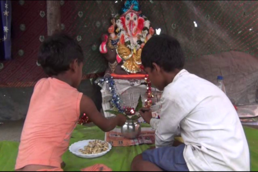 Muslim children fleeing home, Lord Ganesha, anesha chaturthi, korba in chhattisgarh, कोरबा, छत्तीसगढ़, मुस्लिम बच्चों ने की भगवान गणेश की पूजा, सपने में दिखते हैं गणेश, गणेशोत्सव