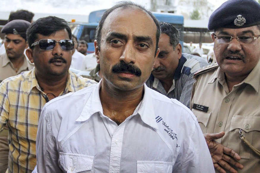 बर्ख़ास्त IPS संजीव भट्ट के ख़िलाफ़ कोर्ट ने दिए जांच के आदेश