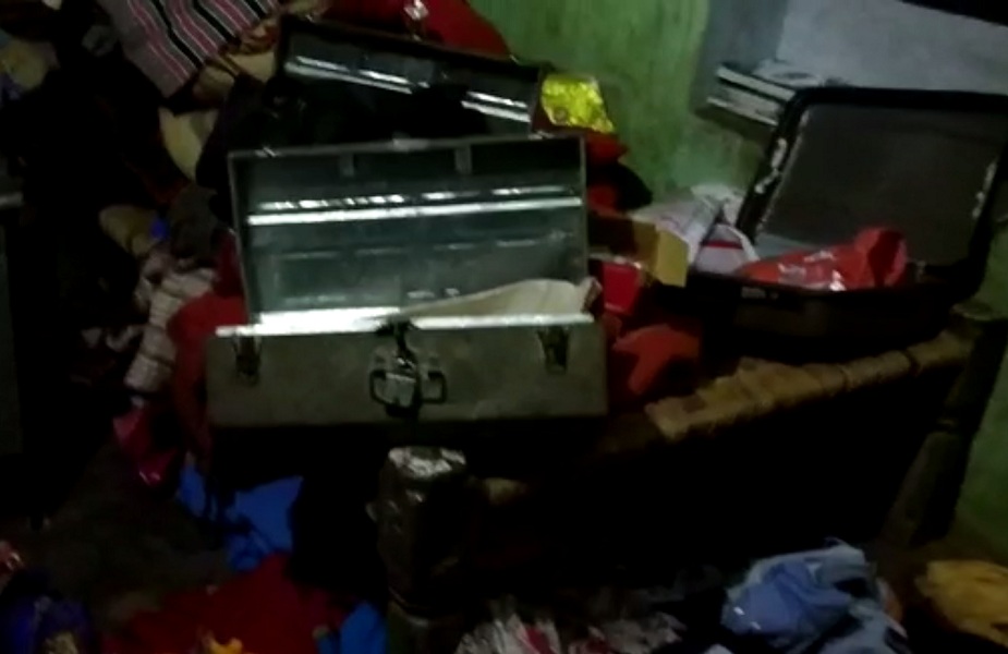 घर में घुसकर चोरों ने नकदी और जेवरात पर किया हाथ साफ