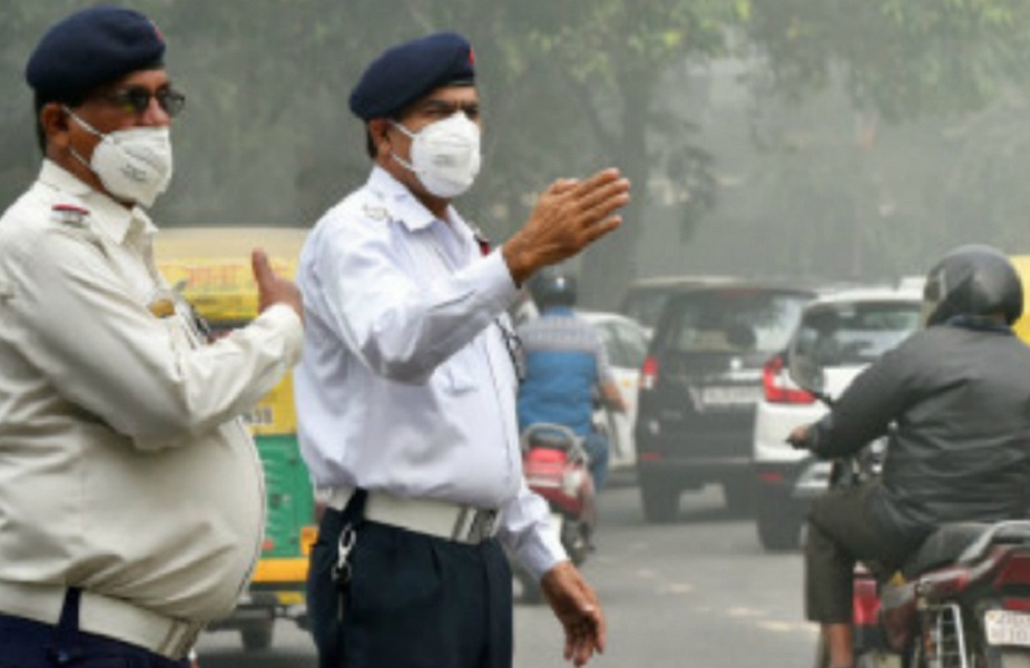 झारखंड में अब ट्रैफिक पुलिस के अधिकारी जागरूकता अभियान के तहत लोगों को नए नियमों के बारे में जानकारी देंगे (सांकेतिक तस्वीर)