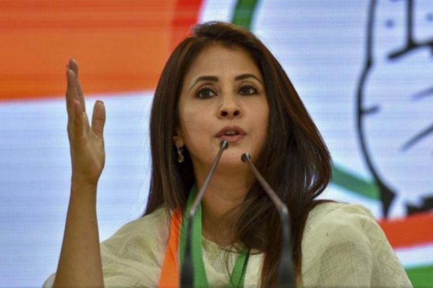 पिछले कुछ दिनों से उर्मिला कांग्रेस के रवैये से नाखुश थीं और इस बारे में बदलाव की बात करते हुए उन्होंने कुछ दिन पहले महाराष्ट्र कांग्रेस के अध्यक्ष मिलिंद देवड़ा को एक लेटर भी लिखा था.