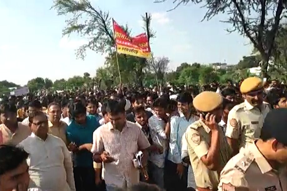 Berojgar yuva sammelan, dr Kirodi Lal Meena