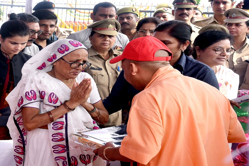 CM yogi police1