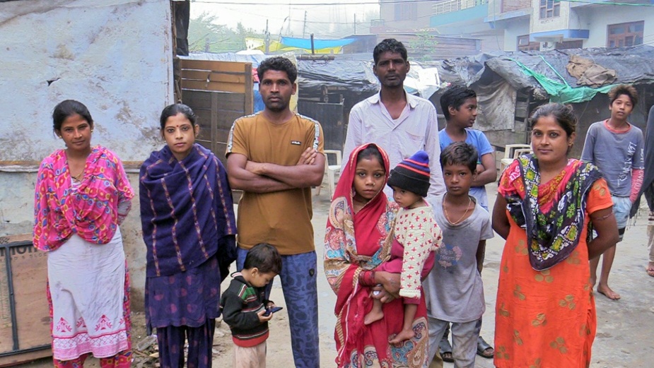 अब तक महिला के पति का कोई भी सुराग हाथ नहीं लग पाया है.