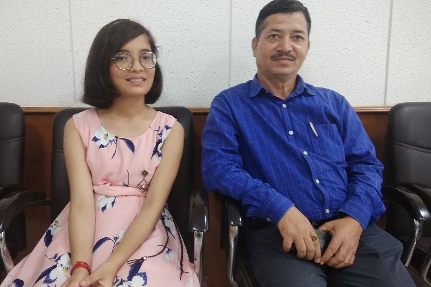 Riddhima, dinesh chandra pandey, अपने पिता दिनेश चंद्र पांडे के साथ रिद्धिमा पांडे.