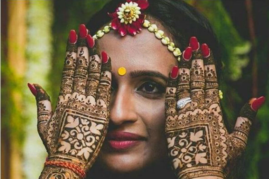 Karva Chauth 2019: यहां देखें Latest और खूबसूरत मेहंदी डिजाइन Photos