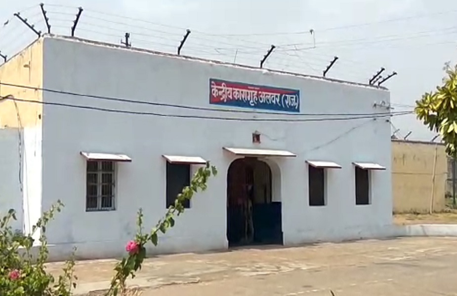 आरोपी युवक को जेल की सुरक्षा में तैनात आरएसी के जवानों ने किया गिरफ्तार