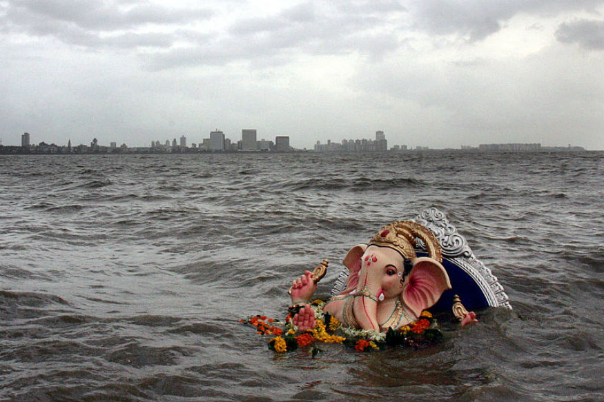 durga idol immersion in ganga yamuna guidelines 50 thousand fine for polluting river nmcg ngt says states