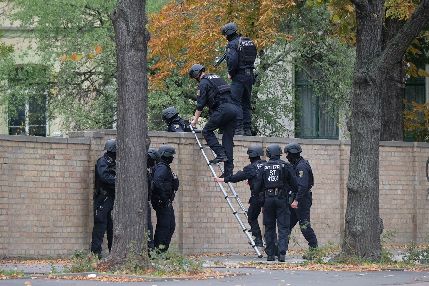 Germany, synagogue, firing, slaughtering, live streaming,