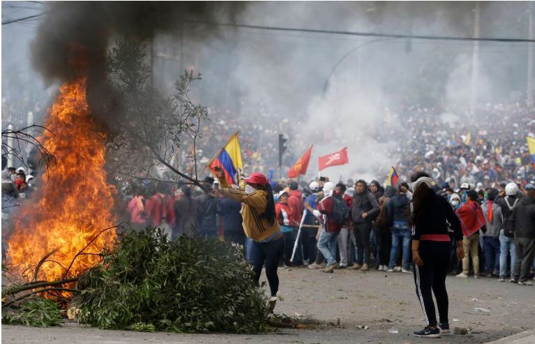 President ordered curfew - Ecuador Demonstration