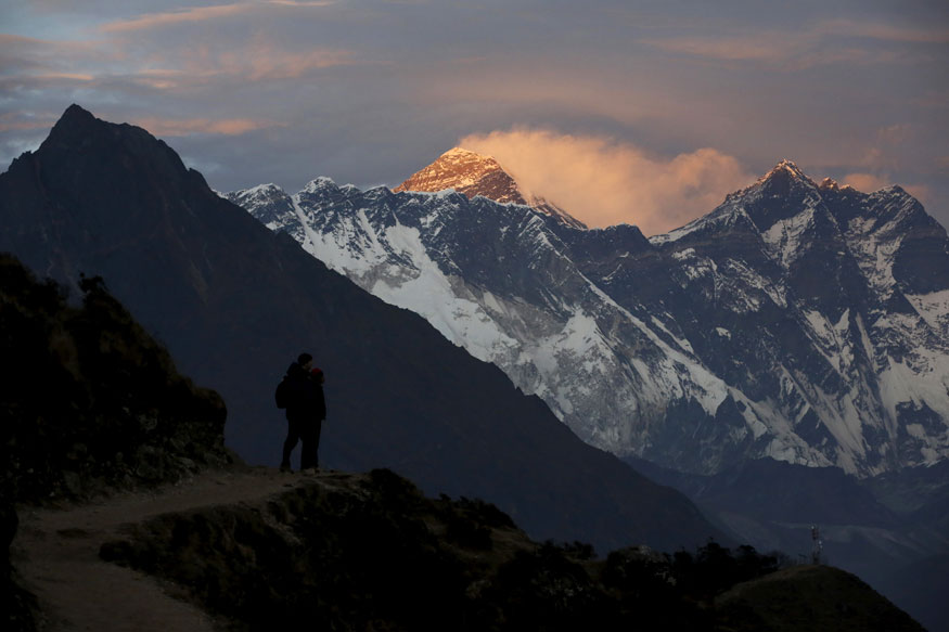 म उ ट एवर स ट क ऊ च ई फ र स म प ग न प ल और च न Nepal And China Will Again Measure The Height Of Mount Everest Nodrt News18 Hindi