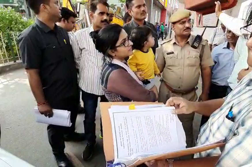Varanasi magistrate shubhangi shukla