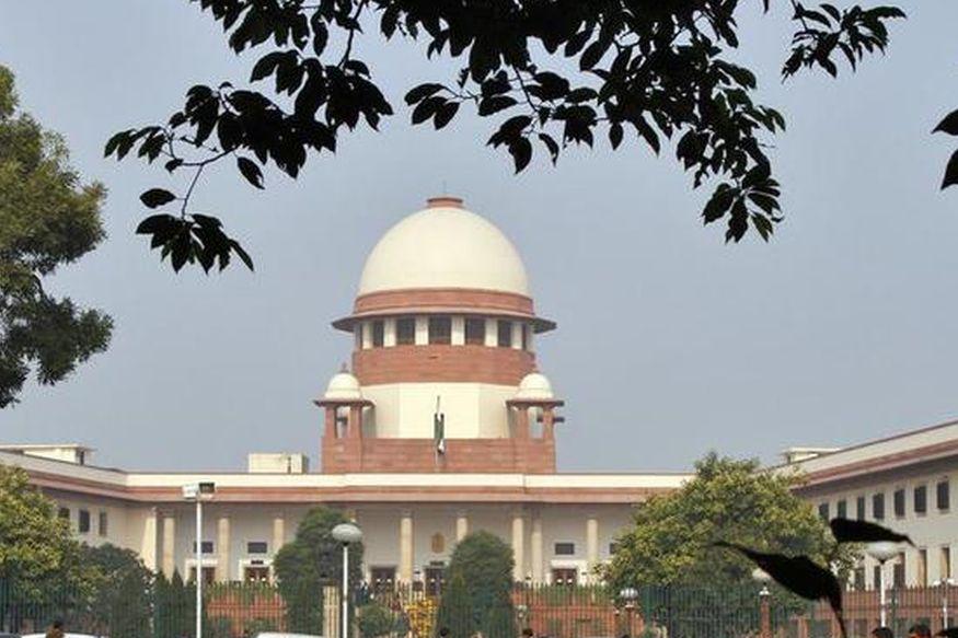 वर्तमान समय में सुप्रीम कोर्ट में आर भानुमति के अलावा दो और महिला न्यायाधीश (इंदू मल्होत्रा और इंदिरा बनर्जी) हैं.