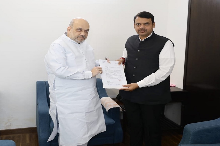 बीजेपी और शिवसेना के बीच सरकार बनाने को लेकर रस्साकसी के बीच कई तरह की खबरें भी छन-छन कर बाहर आ रही हैं.