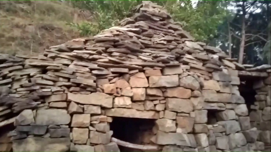 यह इलाका प्रदेश सरकार के सबसे वरिष्ठ मंत्री महेंद्र सिंह ठाकुर का गृह विधानसभा क्षेत्र है.