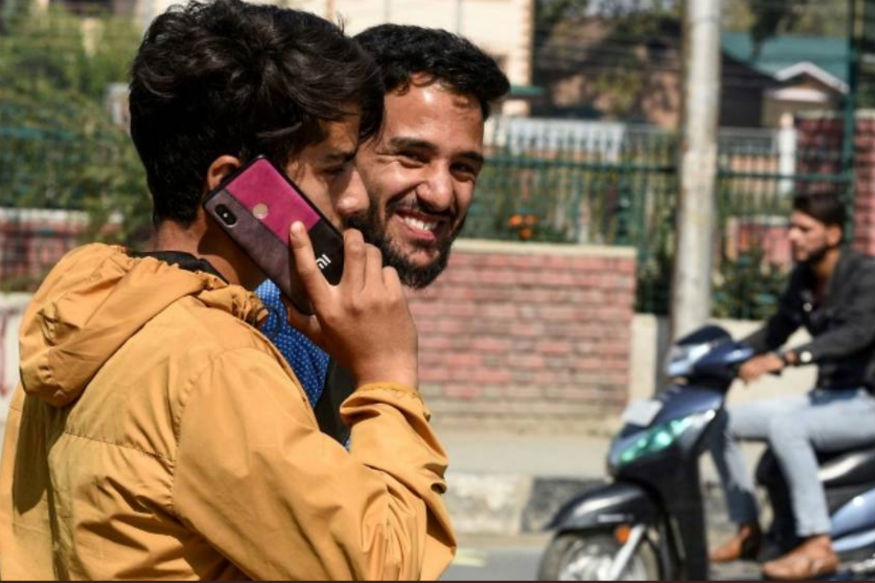 जम्मू-कश्मीर को मिला न्यू ईयर गिफ्ट, आधी रात से SMS और इंटरनेट सर्विस शुरू