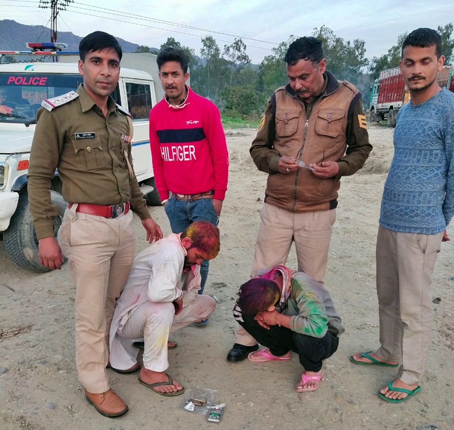ऊना में चिट्टे के साथ पकड़े गए युवक.