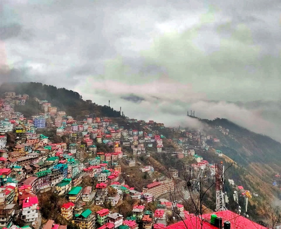 शिमला में बुधवार को धूप भी खिली रही.