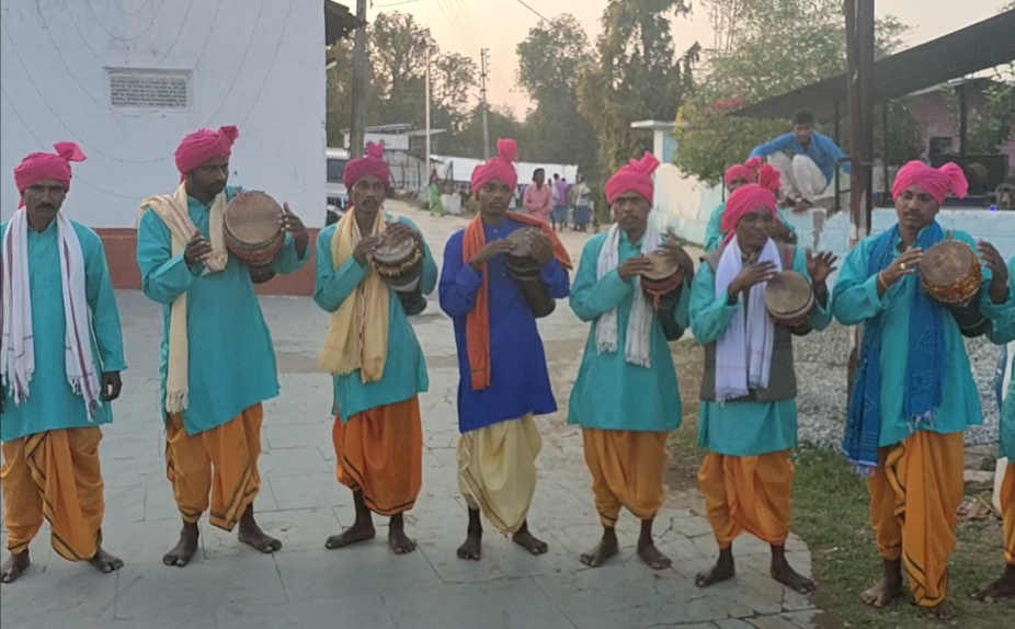 chhattisgarh news, cg news, dantewada news, holi 2020, holi 2020 celebration, holi special story, bastar holi, chhattisgarh holi, छत्तीसगढ़ न्यूज, सीजी न्यूज, होली न्यूज, होली 2020, होली सेलिब्रेशन, होली न्यूज, बस्तर की होली, होली की खास खबर, होली की खबर, होली की खास खबर, बस्तर की होली