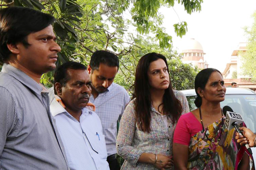 Nirbhaya case, nirbhaya convicts hanged, legal battle of nirbhaya, asha devi, Yogita Bhayana, supreme court, PARI, People Against Rapes in India, निर्भया कांड, निर्भया के दोषियों को फांसी, निर्भया की कानूनी लड़ाई, आशा देवी, योगिता भयाना, सुप्रीम कोर्ट, परी