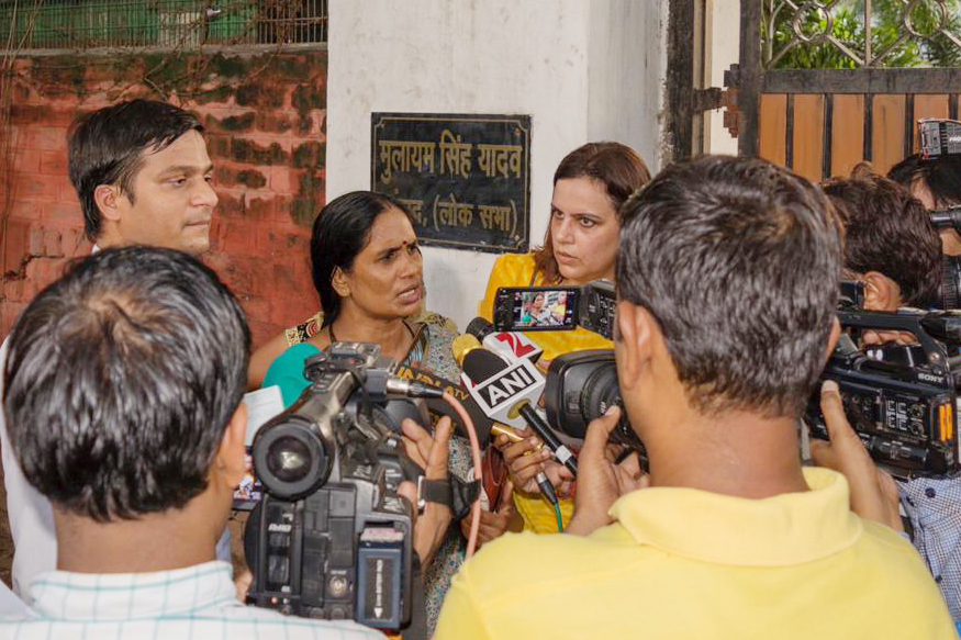 Nirbhaya case, nirbhaya convicts hanged, legal battle of nirbhaya, asha devi, Yogita Bhayana, supreme court, PARI, People Against Rapes in India, निर्भया कांड, निर्भया के दोषियों को फांसी, निर्भया की कानूनी लड़ाई, आशा देवी, योगिता भयाना, सुप्रीम कोर्ट, परी