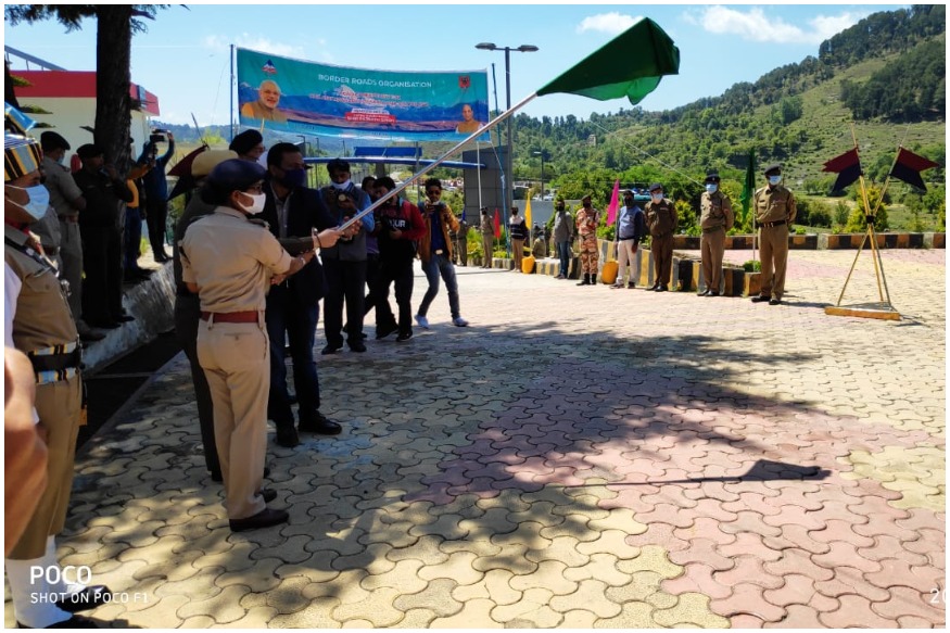 इंडो-चाइना बॉर्डर पर पहाड़ काटकर बनी 74 km सड़क, रक्षा मंत्री ने किया लोकार्पण | mansarovar-yatra-lipulekh-border-road-innaugration-defence-minister-rajnath-singh