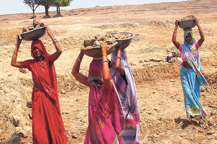 lockdown, covid-19, MNREGA, Farmers, Migrant laborers,Raghuvansh prasad singh, raghuwansh prasad singh, rjd, upa-1, upa-2, sonia gandhi, manmohan singh, economist, andhra pradesh, madhya pradesh, rajasthan, bihar, uttar pradesh राजस्थान, जयपुर, लॉकडाउन, कोविड-19, मनरेगा, 12 करोड़ मजदूरों को रोजगार, कोरोना महामारी, Corona Epidemic, केंद्र सरकार, Central Government, Scheme, महात्मा गांधी राष्ट्रीय ग्रामीण रोजगार गारंटी अधिनियम, MNREGA scheme, Migrant Workers, मनरेगा, देश के 8 करोड़ प्रवासी मजदूरों के समक्ष फिलहाल रोजगार की बड़ी समस्या, रघुवंश प्रसाद सिंह, मनरेगा, यूपीए-1, यूपीए-2, मनमोहन सिंह, पूर्व प्रधानमंत्री, मोदी सरकार, पीएम मोदीRaghuvansh prasad singh said Modi government linked farmer to employment guarantee scheme MNREGA Migrant laborers covid19 lockdown nodrss