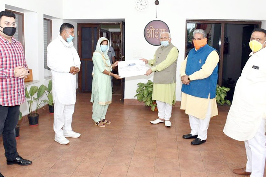 Coronavirus Donation, news18 special, Haryana Corona Relief Fund, COVID-19 Relief Fund, Bal Jatan Panchayat, panipat, Sonipat, sersa Panchayat, Jaji Village, Largest donation to Corona Relief Fund, village machhgar, Chandawali Village, pm narendra modi, Manohar Lal Khattar, कोरोना वायरस से जंग के लिए दान, न्यूज18 विशेष, हरियाणा कोरोना रिलीफ फंड, कोविड-19 रिलीफ फंड, बाल जाटान पंचायत, पानीपत, सोनीपत, सेरसा पंचायत, जाजी गांव, कोरोना रिलीफ फंड के लिए सबसे बड़ा दान, गांव मच्छगर, चंदावली गांव, फरीदाबाद, प्रधानमंत्री नरेंद्र मोदी, मनोहर लाल खट्टर