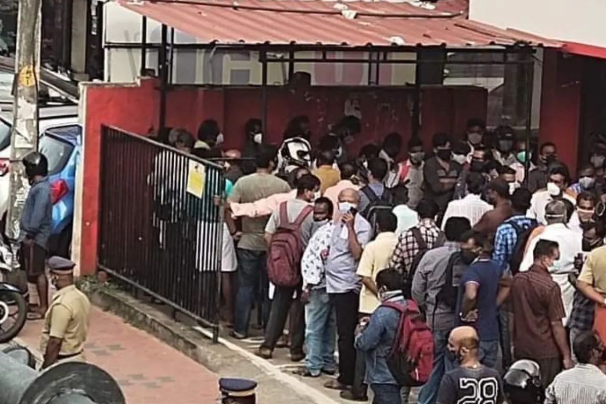 फिर तो जल्दी आ जाएगी कोरोना की तीसरी लहर! बेखौफ पर्यटक और खरीदार नया खतरा