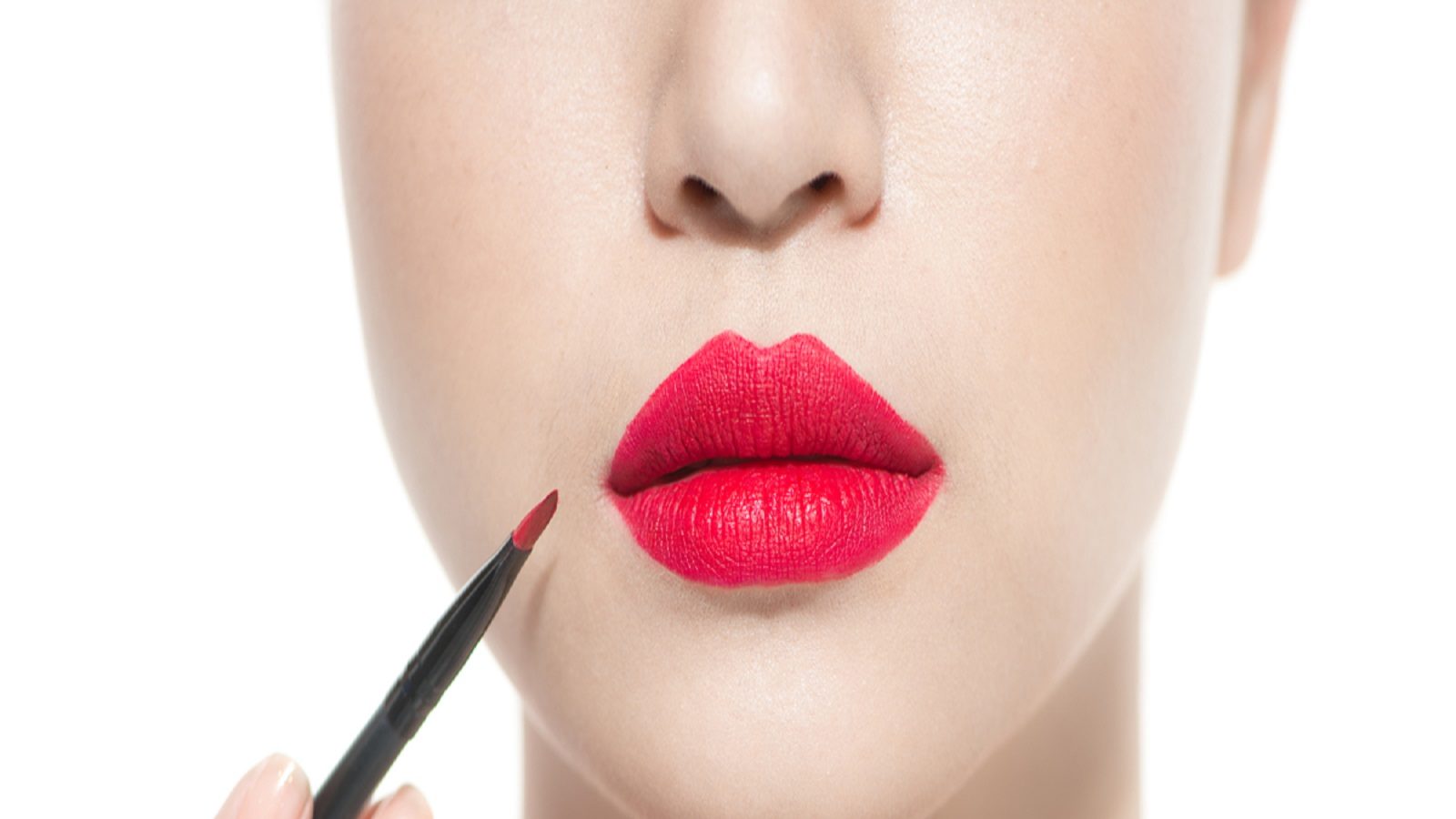 Red Lipstick Hack कलर करेक्टर की तरह करें रेड लिपस्टिक का इस्तेमाल