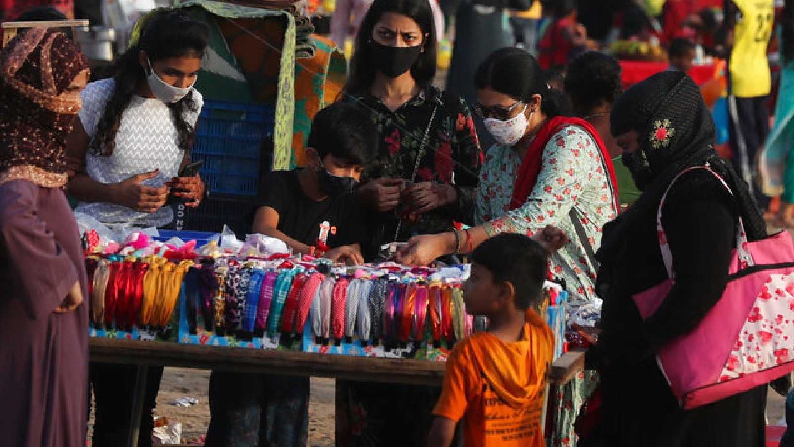 COVID-19 in India: खतरनाक हो रहा कोरोना, 24 घंटे में आए 42618 नए केस, 330 ने तोड़ा दम