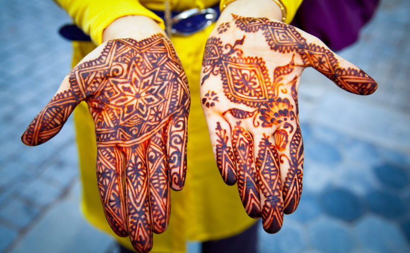 How to Naturally darken the color of Mehndi or mehndi ka rang kaise dark  kare - मेहंदी का रंग नेचुरली गहरा करते हैं ये बरसों आजमाए गए तरीके, देखिए  दादी-नानी के फेवरेट