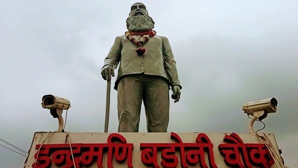 महापुरुषों के नाम पर सज रहे ऋषिकेश के चौक-चौराहे, प्रेरित कर रहीं मूर्तियां
